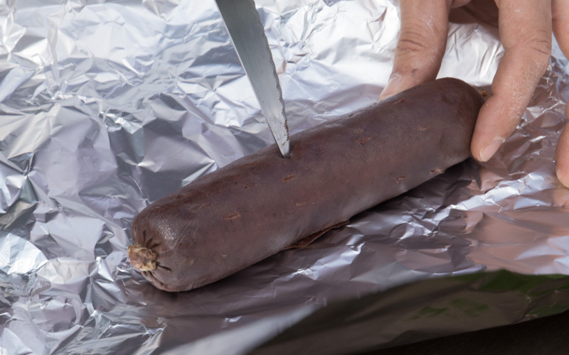 Envuelve comida en papel de aluminio