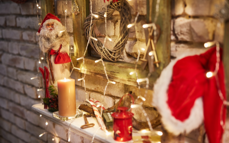 Puertas y ventanas iluminadas con luces LED navideñas