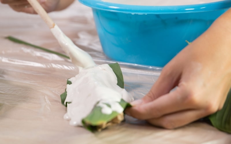 Manualidades con yeso: platos en forma de hoja