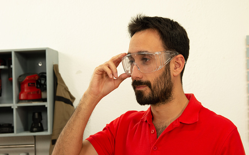 Las gafas deben cubrirte bien para trabajar