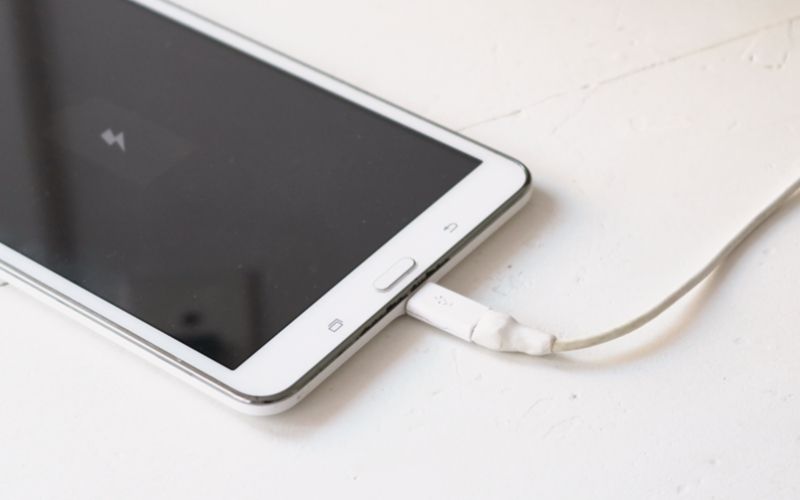 Arregla cables pelados con la masilla