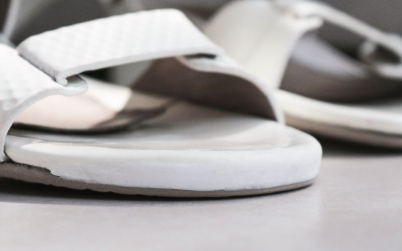 Repara zapatillas con masilla Kintsuglue