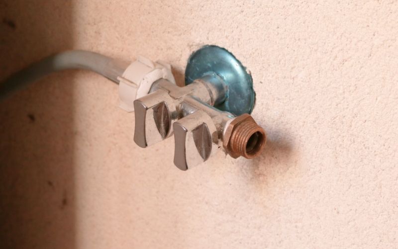Repara los elementos de la pared con masilla