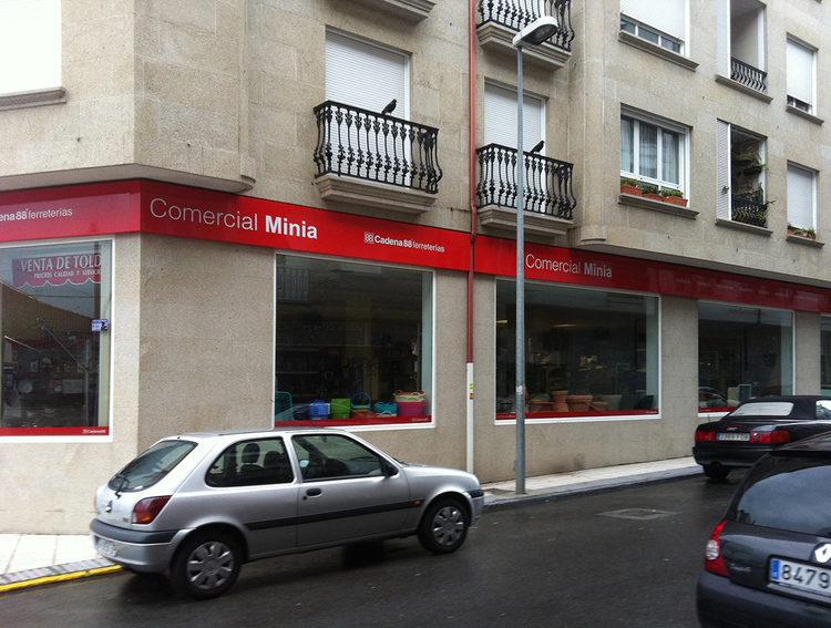COMERCIAL MINIA