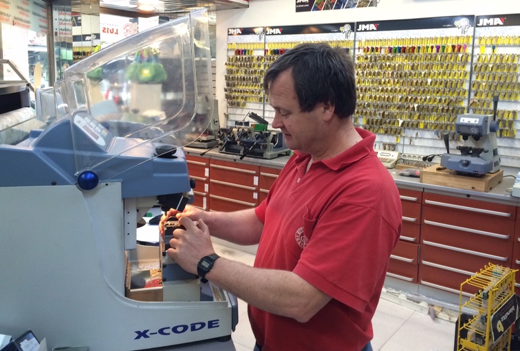 FERRETERIA BURDINDEGIA LUIS OTAÑO, S.L.