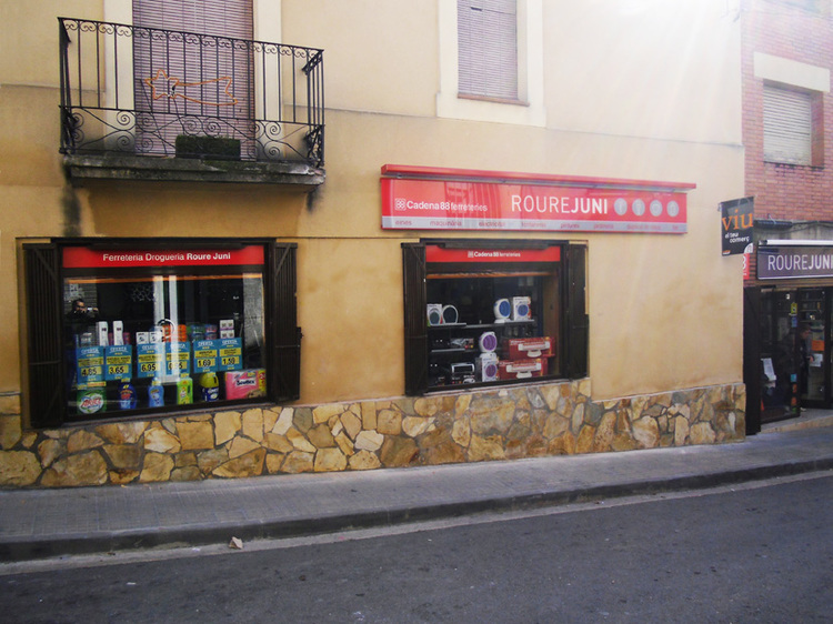 FERRETERÍA I DROGUERIA ROURE JUNI
