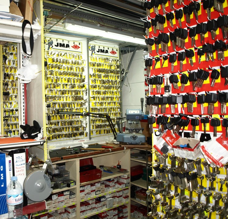 FERRETERÍAS DE LA GRANJA GALLEGO HNOS.