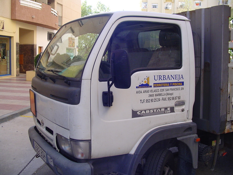 FERRETERIA Y PISCINAS URBANEJA, S.L.