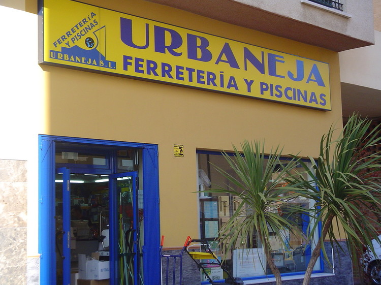 FERRETERIA Y PISCINAS URBANEJA, S.L.