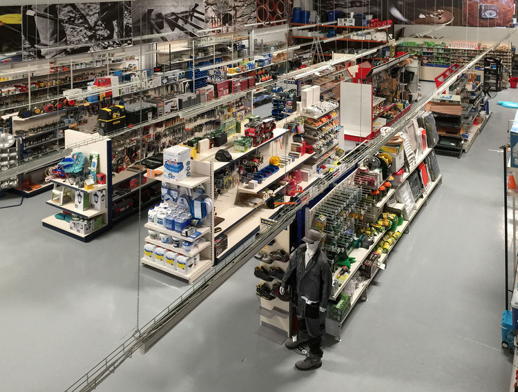 ARAFER SUMINISTROS Y FERRETERÍA