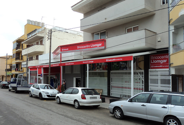 BRICOCENTRO LLOMGAR, S.L.