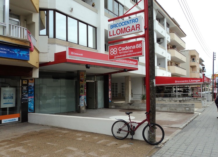 BRICOCENTRO LLOMGAR, S.L.