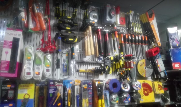 FERRETERÍA BRICOMIX