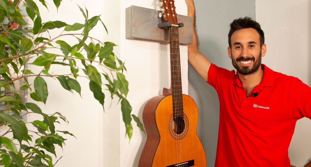 Cómo hacer un soporte para la guitarra | Cadena 88