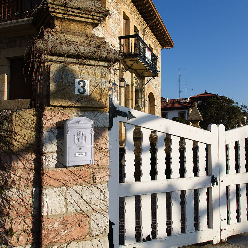 Buzón exterior ARREGUI Residencia Color Blanco - Ferretería Venecia