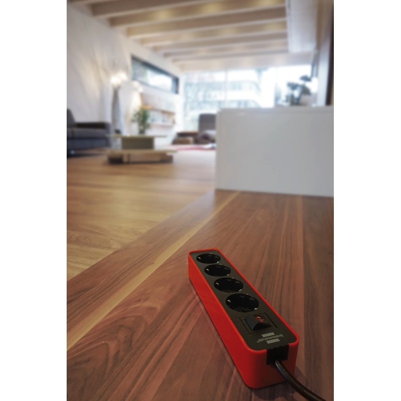 Base de tomas múltiples Ecolor roja/ negra con diseño compacto Brennenstuhl