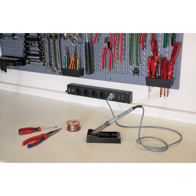 Base de tomas múltiples Bremounta con puertos USB apta para montaje fijo Brennenstuhl