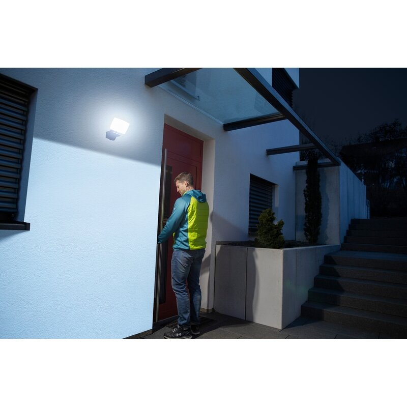 Foco LED de pared WF con protección IP54 y control con app via WIFI Brennenstuhl