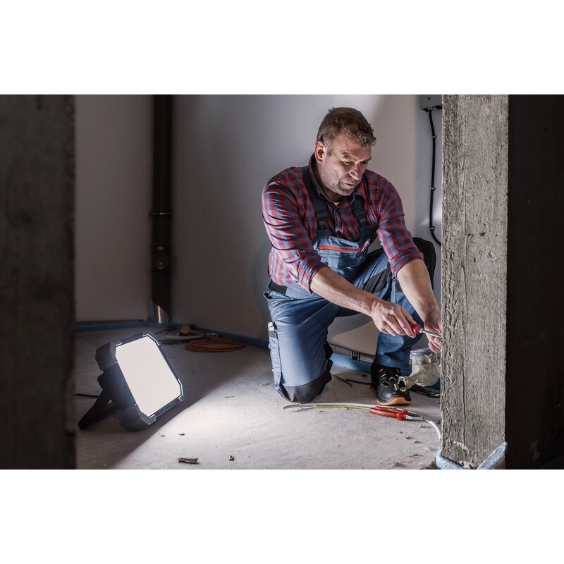 Foco LED portátil antideslumbrante para obra DINORA 5050, IP65 Brennenstuhl