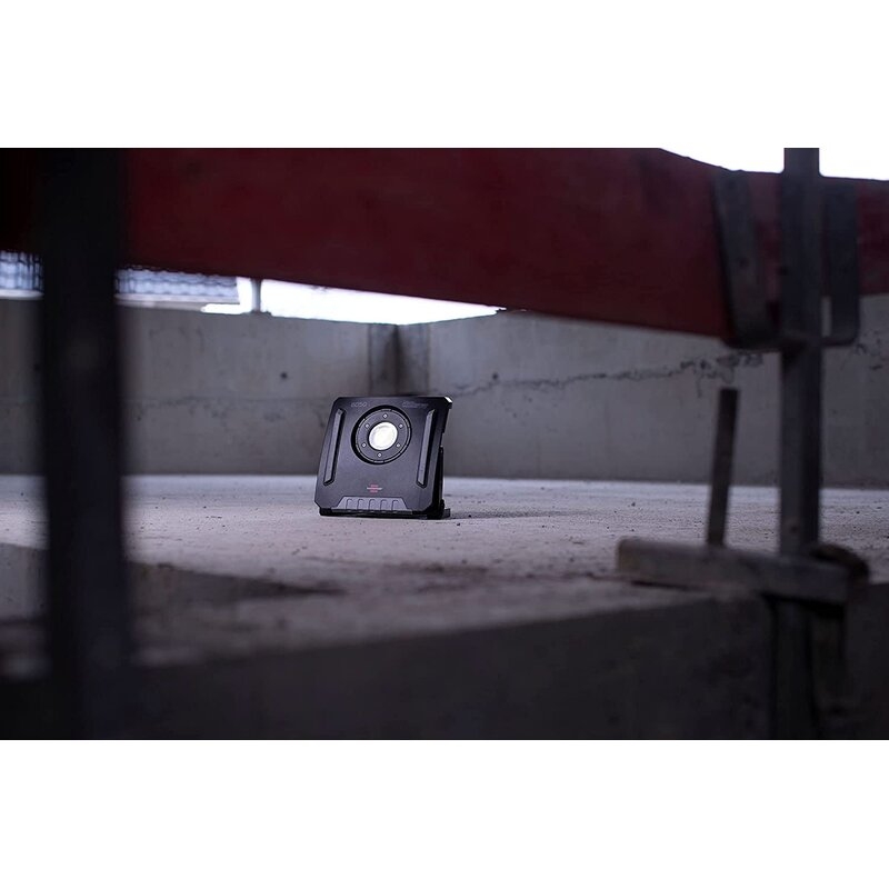 Foco híbrido LED 6050 MH con toma de corriente + MULTI BATTERY SYSTEM, compatible con las baterías 18V de 5 fabricantes - IP65 Brennenstuhl