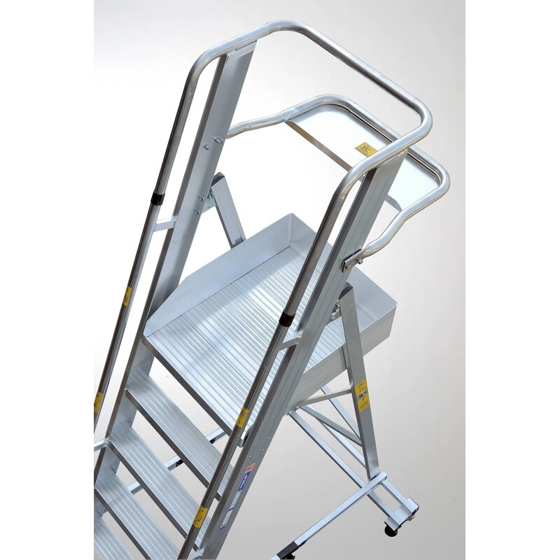 Escalera de aluminio con plataforma Eterna Gierre