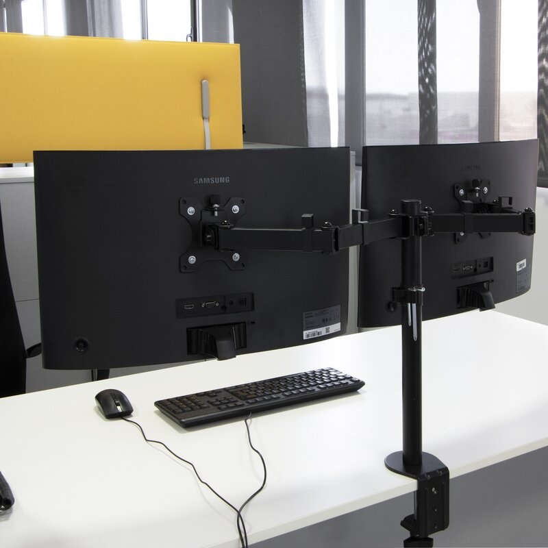 Soportes de monitor para mesa inclinables y giratorios 360°.