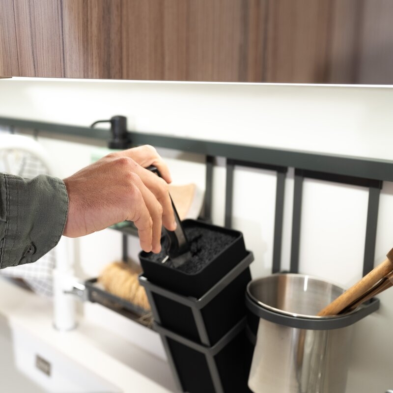 Emuca Perfil para colgar accesorios de cocina Titane, 1,1 m, Gris antracita, Aluminio y Zamak