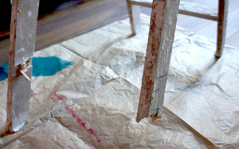 Trabajar la madera para hacer una escalar para colocar plantas