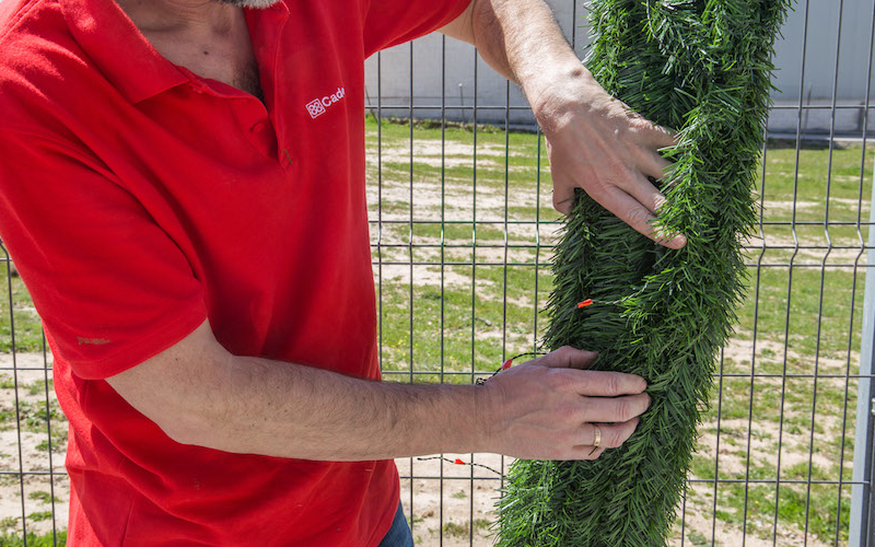 Cómo poner un seto artificial en una terrazas