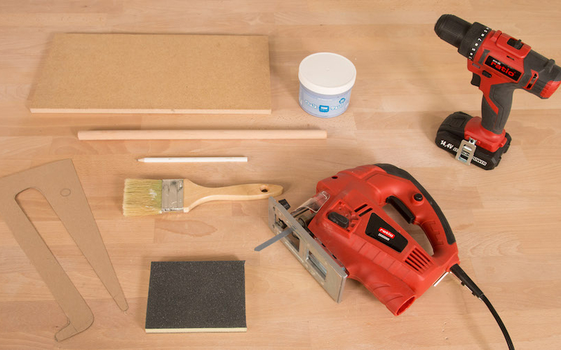 Materiales y herramientas para soporte para ordenador DIY