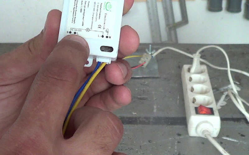 Cómo se conectan los cables del interruptor tácil